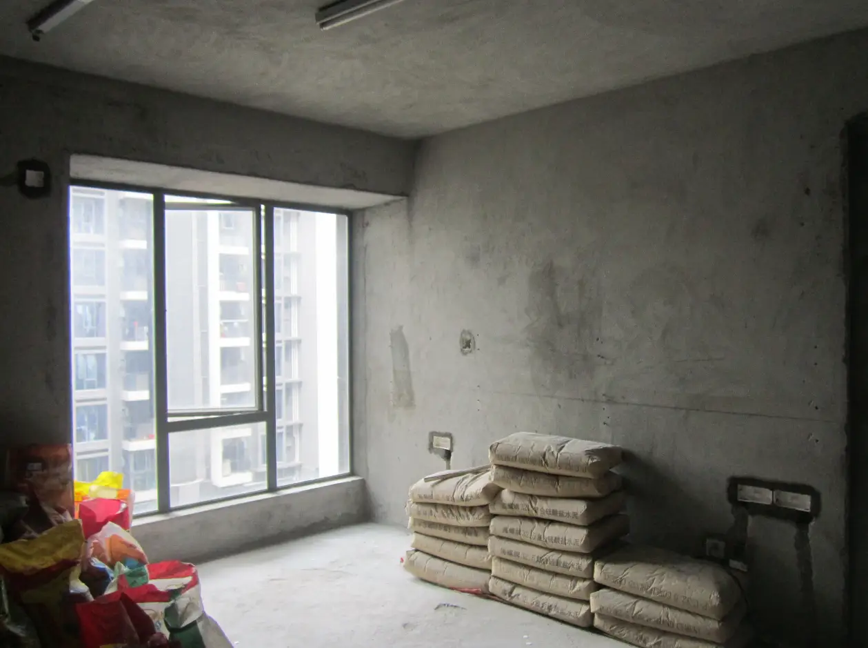请问我的钱是大风刮来的吗，一线城市装修太贵了
建筑77平，设计+半包施工9w，暖气1.6，维朗系统窗1.8，瓷砖金意陶1.9w，东鹏0.4，TOTO壁挂马桶+吉博力水箱+改管道0.4。这就15万没了。
预计还有，爱格板全屋定制14，木地板04，tata木门2扇0.5，厨房推拉门+卫生间折叠门0.图片_0