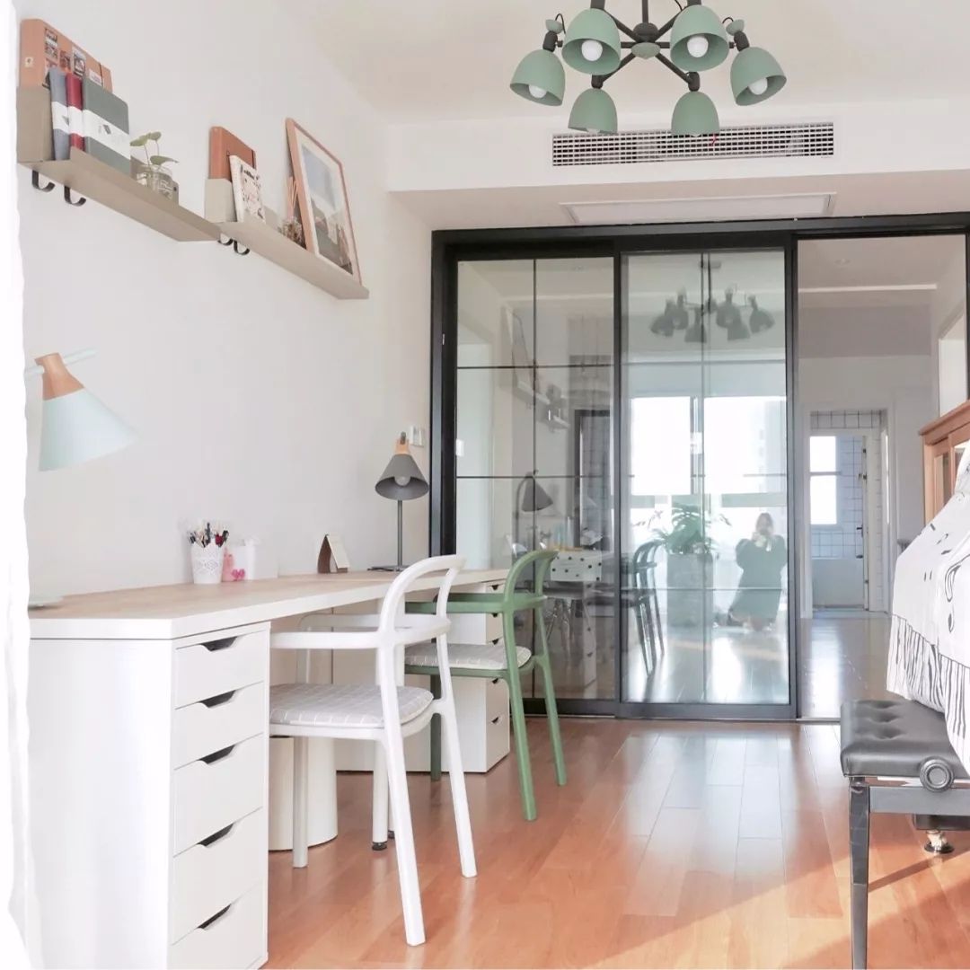 23张小户型简约书桌搭配设计，房间小可以参考装修效果图片_4