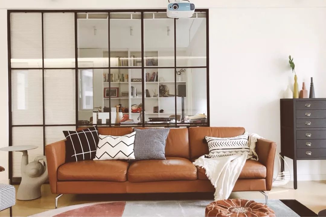 客厅摆上驼色沙发，轻松打造轻奢风装修效果图片_3