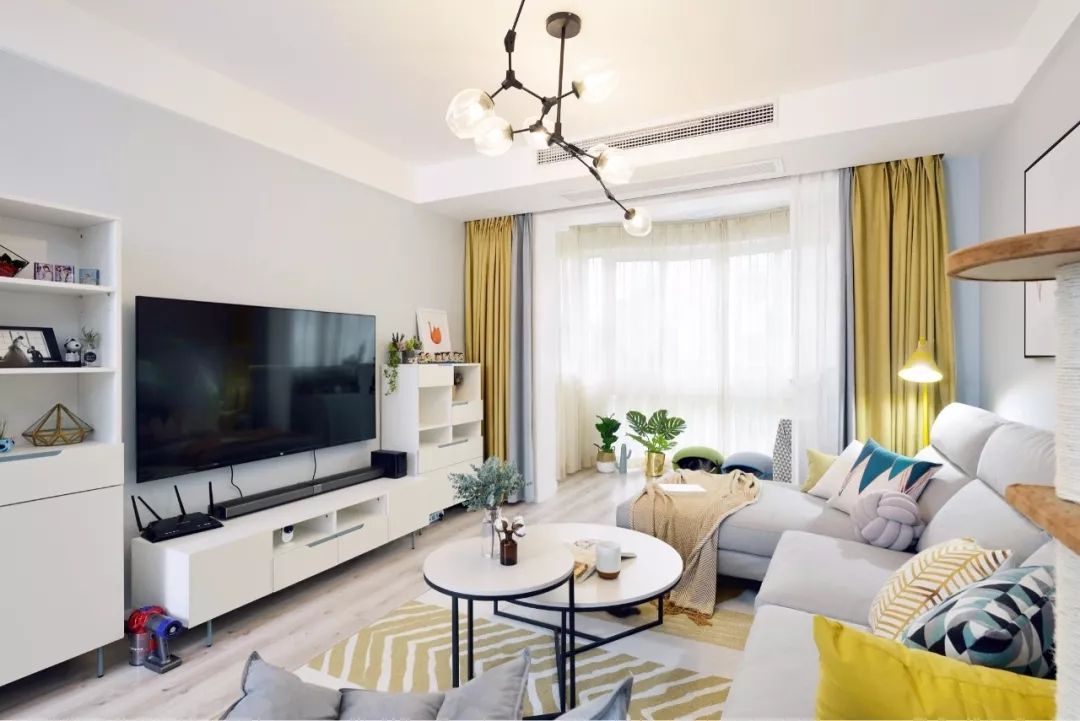 21张阳台纳入客厅设计，搭配好让客厅更加宽敞舒适装修效果图片_7