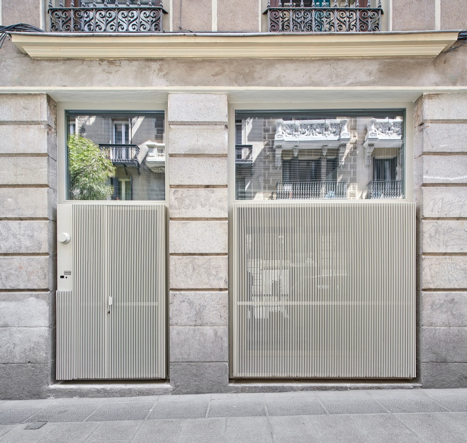 带有超现实地下花园的复式住宅 | Lucas y Hernández