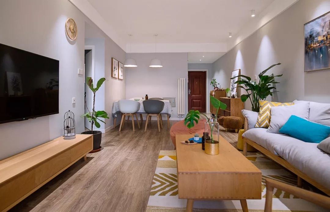 22个原木风客厅，越看越温馨装修效果图片_7