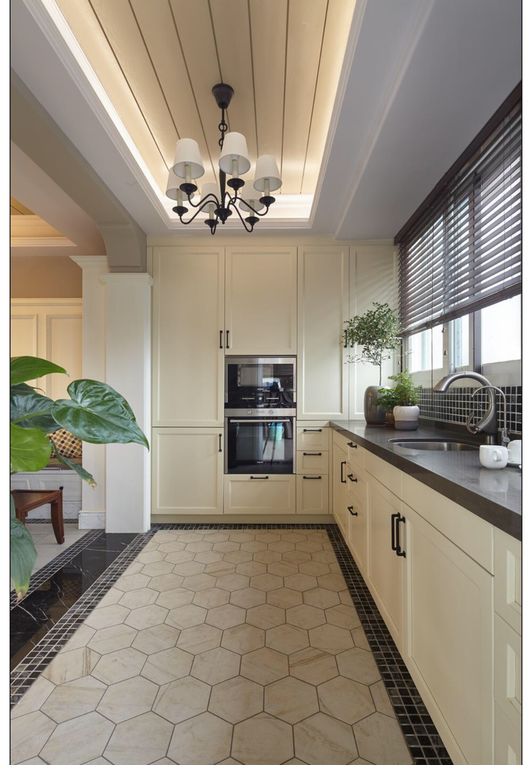 25个白色厨房橱柜搭配设计，想做白色橱柜可以参考装修效果图片_19