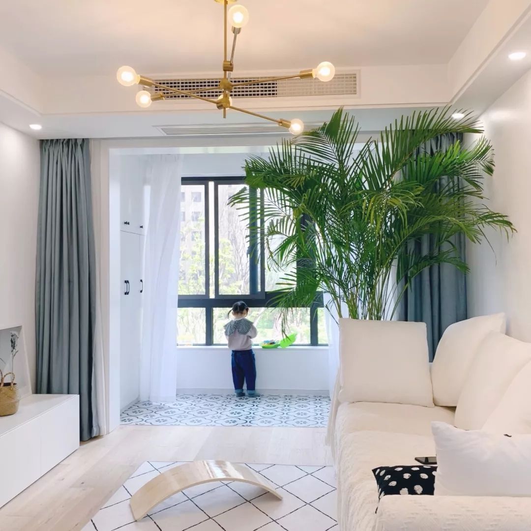 21张阳台纳入客厅设计，搭配好让客厅更加宽敞舒适装修效果图片_1