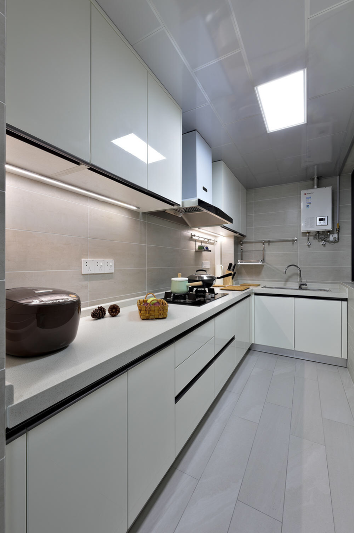 25个白色厨房橱柜搭配设计，想做白色橱柜可以参考装修效果图片_5