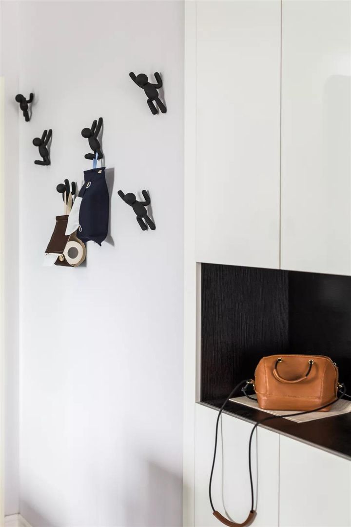 115㎡现代极简风，黑白灰冷色调，细节处理让这个家也不算很冷装修效果图片_1