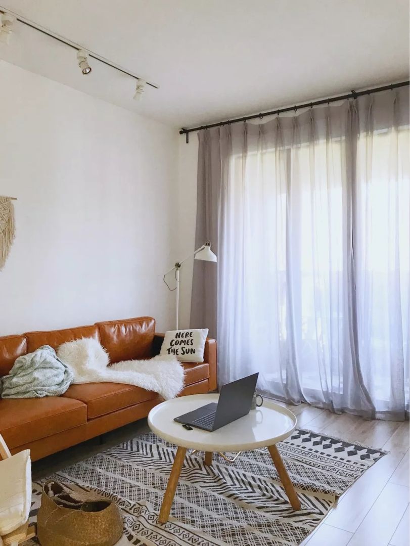 客厅摆上驼色沙发，轻松打造轻奢风装修效果图片_4