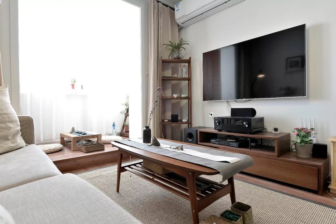 21张阳台纳入客厅设计，搭配好让客厅更加宽敞舒适装修效果图片_21