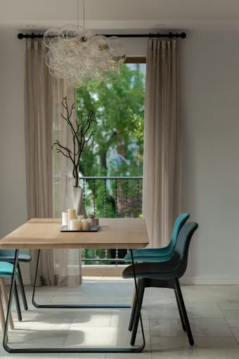 全屋大白墙+原木家具，她叠拼别墅美过民宿！