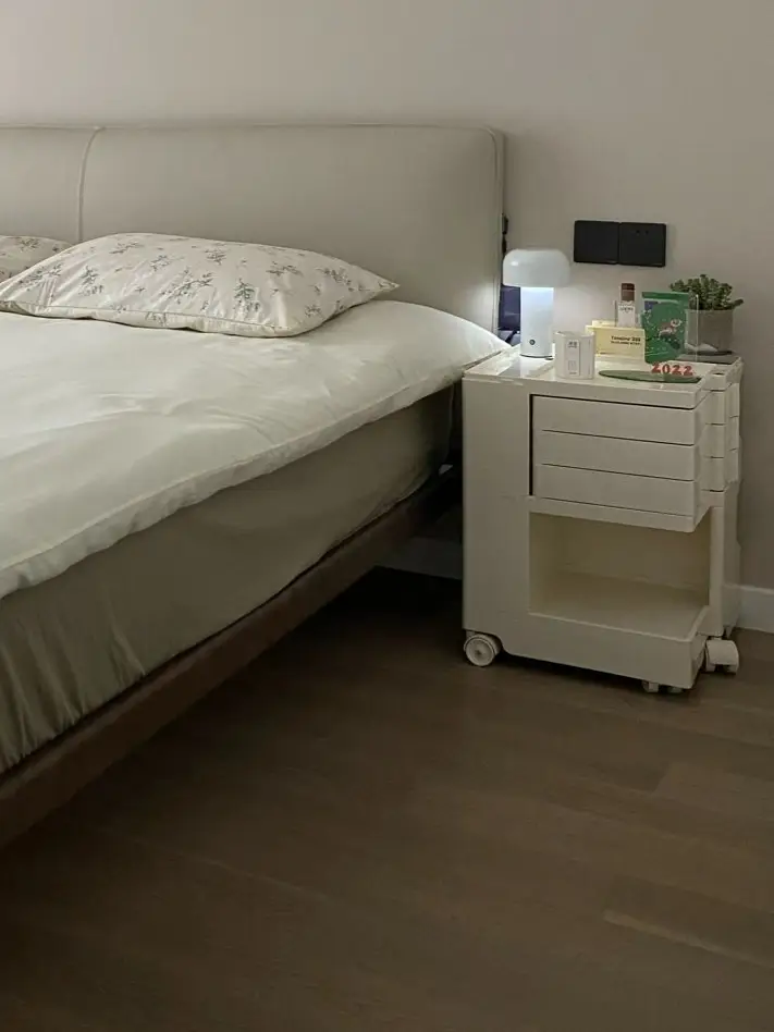 大白墙卧室也是很舒适吖图片_0