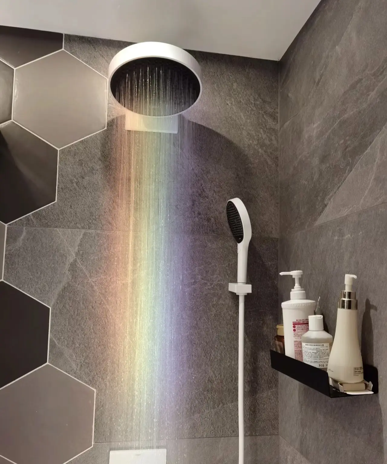 花洒彩虹雨🌈图片_0