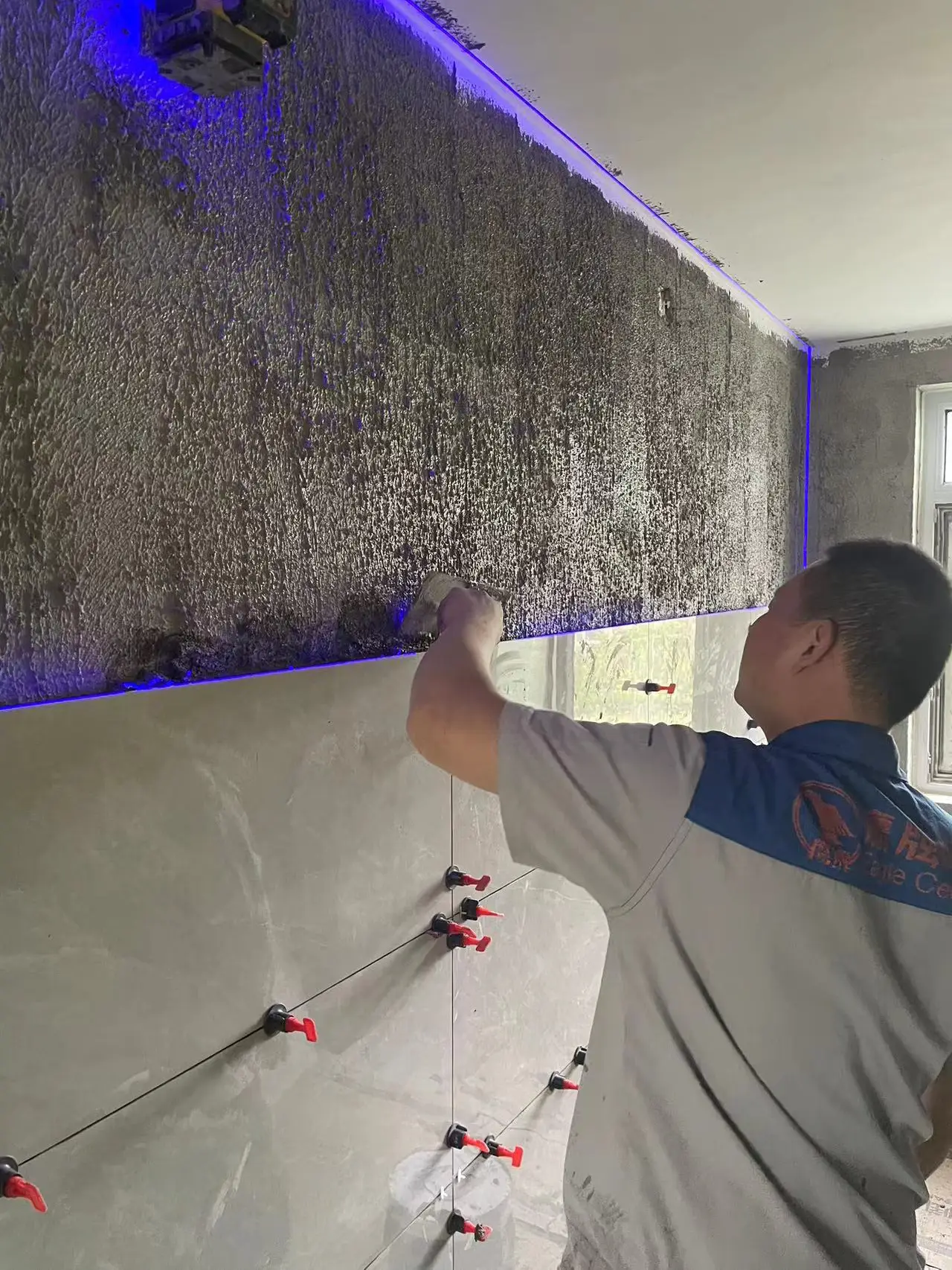 工地实拍｜瓷砖铺贴中图片_1