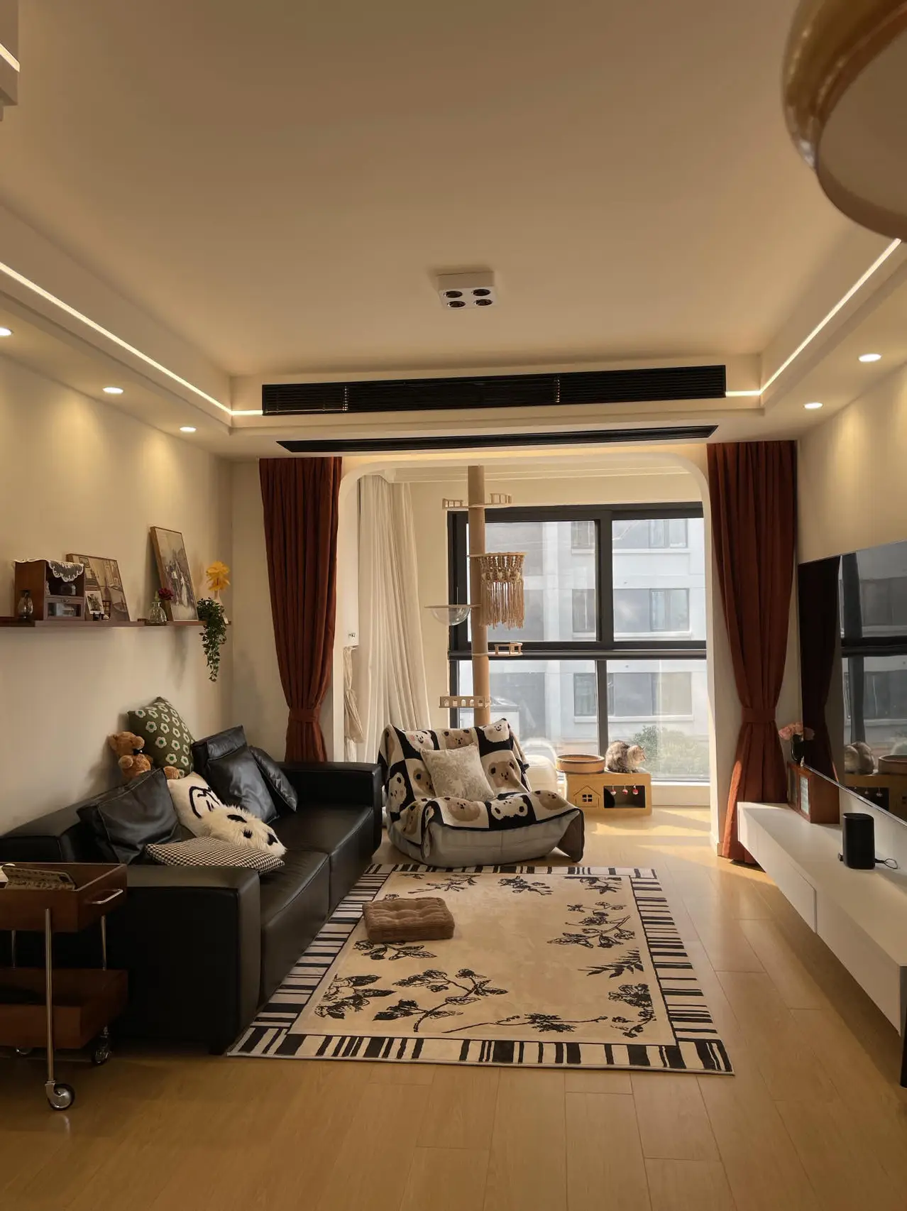 开间3.4小户型客厅🛋️的85寸大电视图片_1