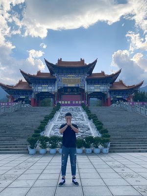 翁Hanze设计师