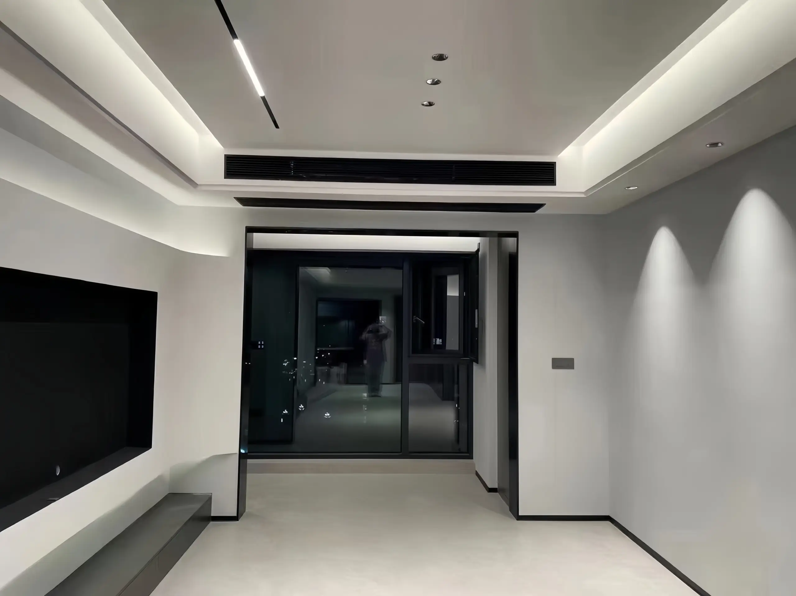 不再纠结颜色搭配：选择黑白灰就对了💡图片_5