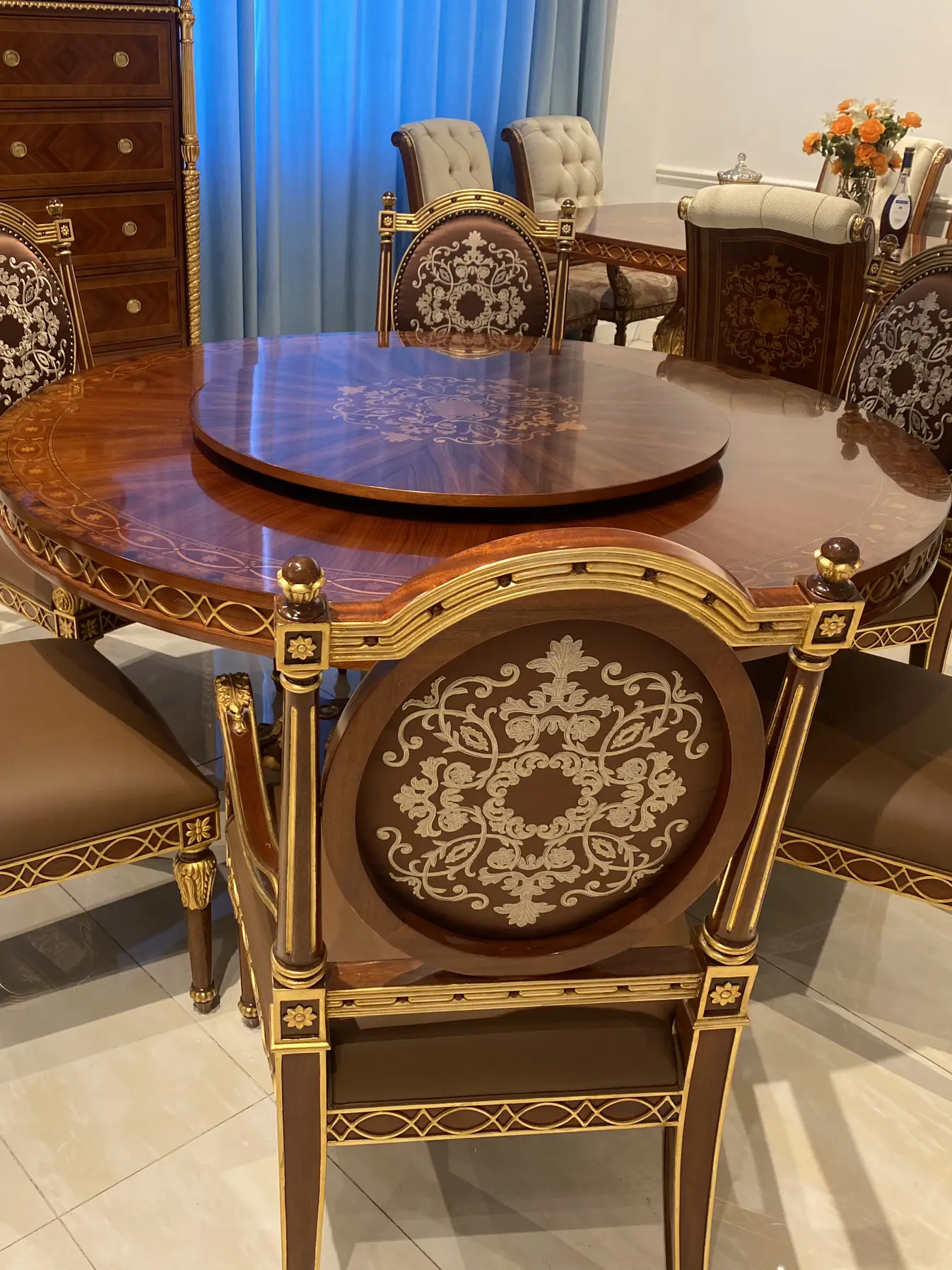 颜值超高的法式圆餐桌