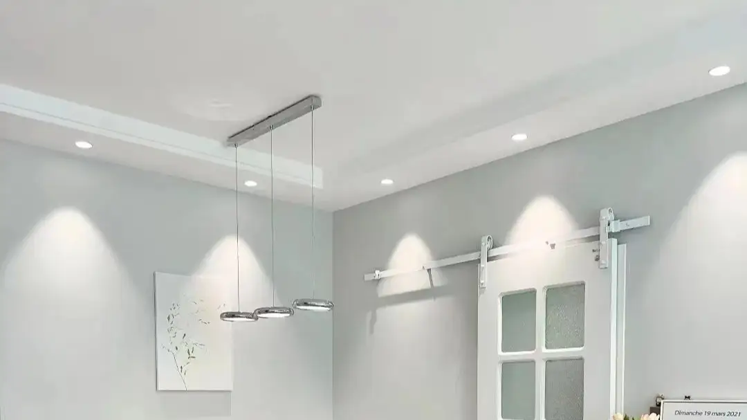 吊顶是室内装饰的重要部分，通过设计能营造出丰富多彩的室内空间