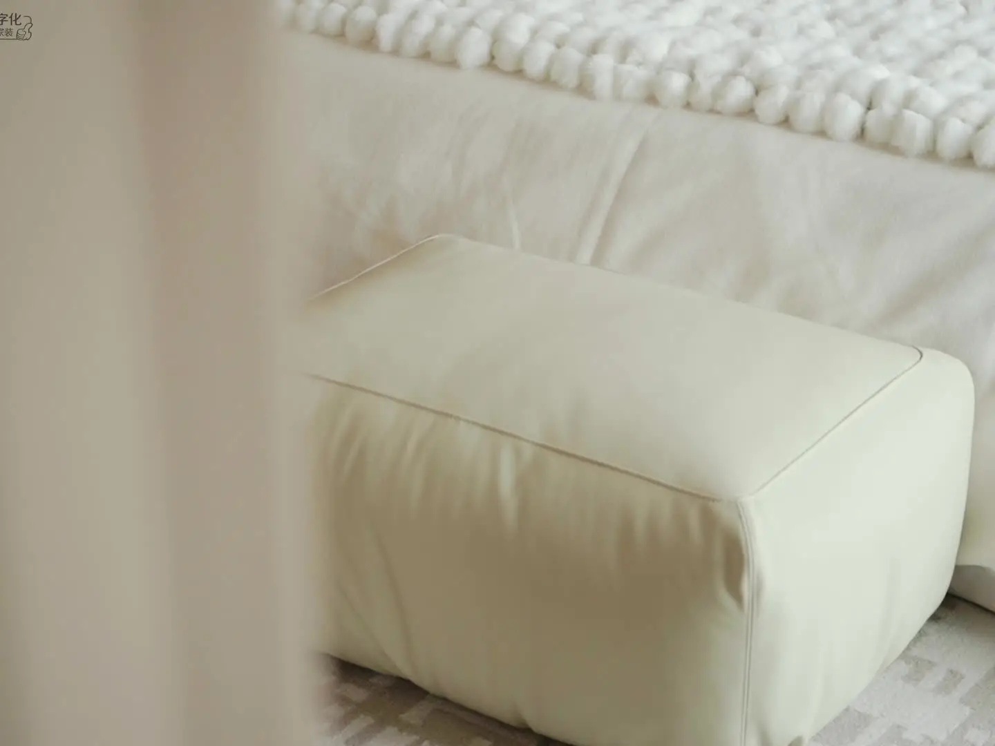 睡在法式轻奢风卧室中，享受至臻舒适