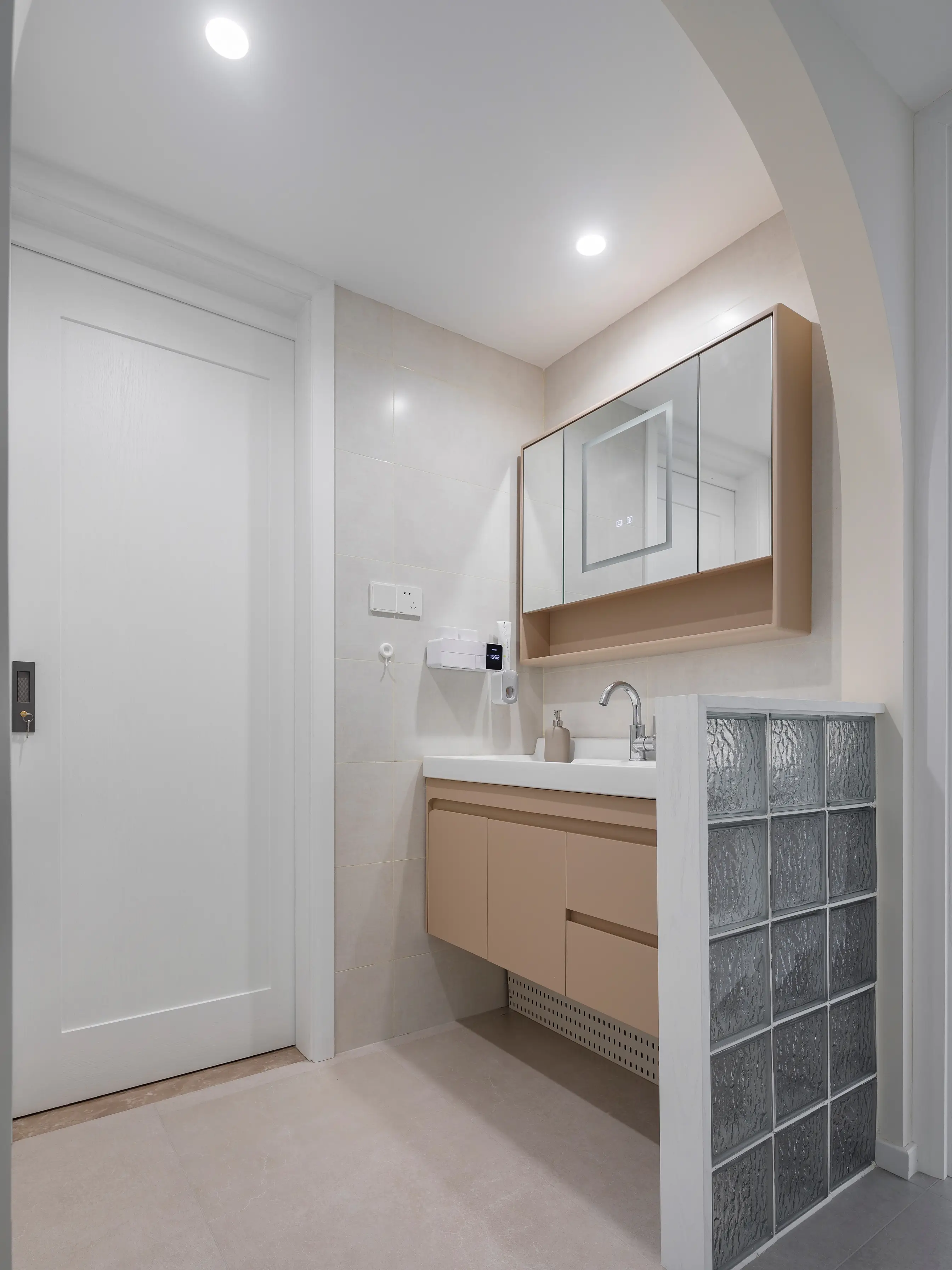 做好镜柜设计，告别卫生间台面脏乱差！图片_3