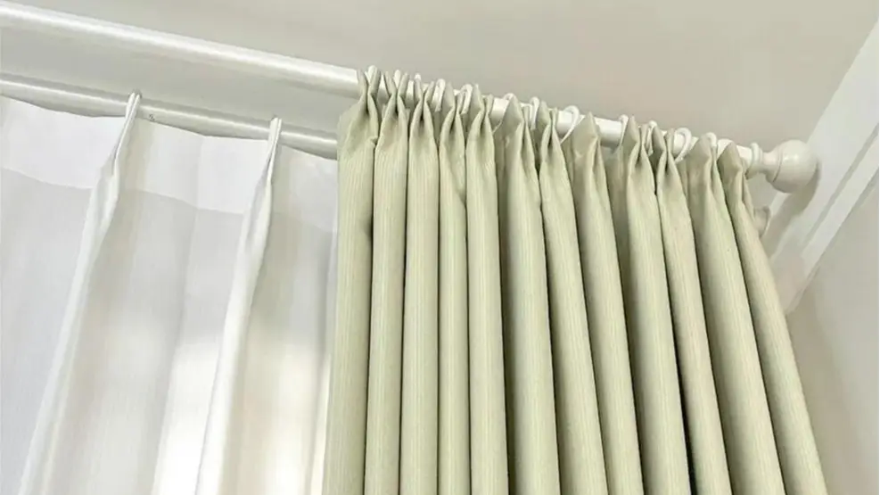 窗帘安装，是该选罗马杆还是滑轨？