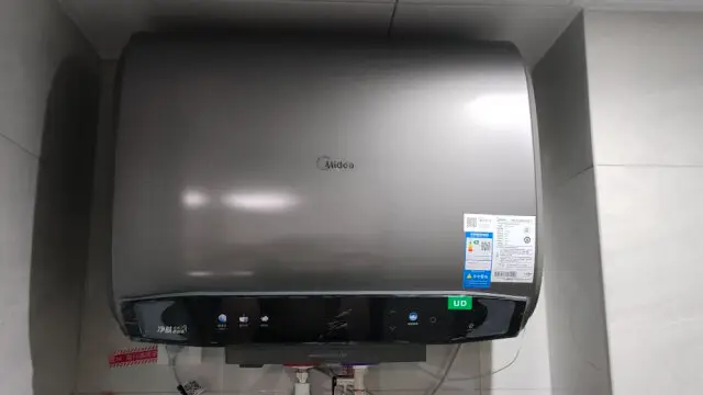 电热水器怎么选？小户型浴室的专属指南，附美的三款热门型号对比