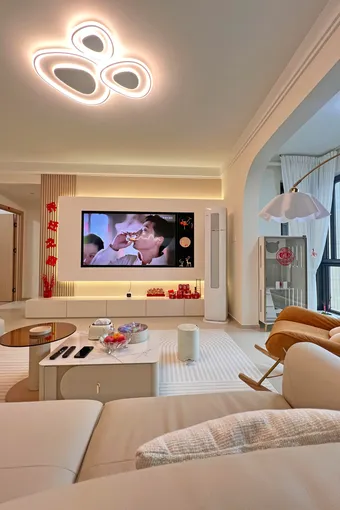 98平奶油风 | 做四室还能敞亮又显大？客餐厅一体设计