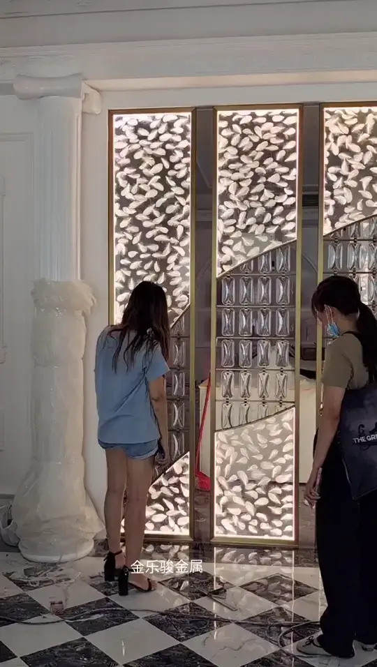 发光羽毛屏风安装效果