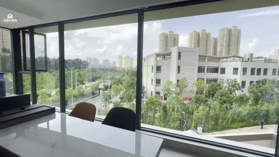舒适温柔的落地窗设计，窗外风景尽收眼底！