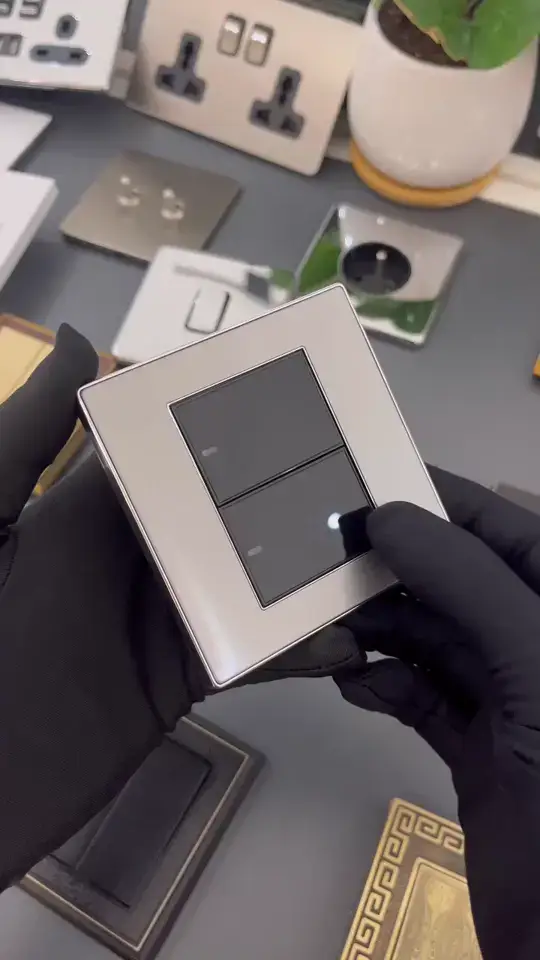 质感超强的墙壁开关插座面板