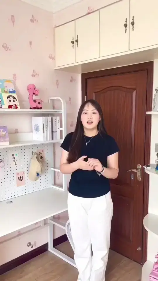 被安利到了，洞洞板书桌，孩子很喜欢❗